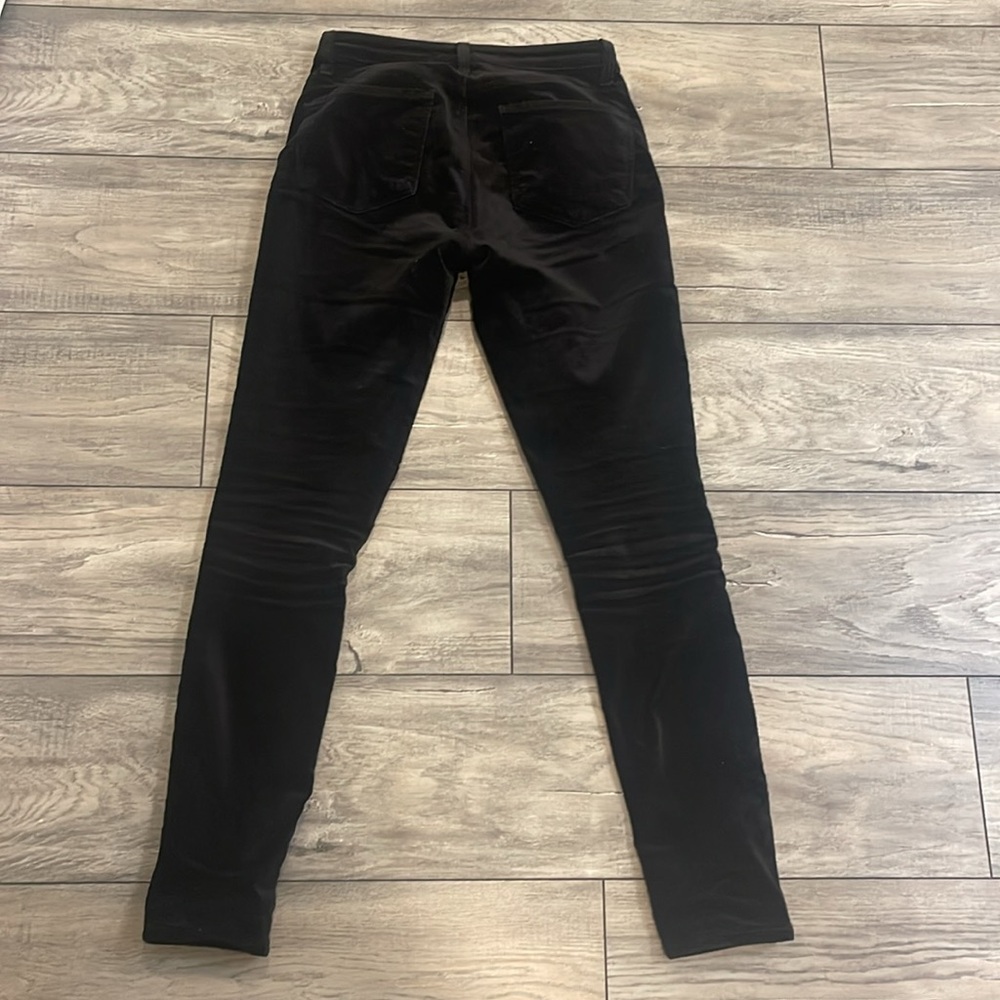 J brand velvet pants size 25
Cute black pants 
Great condition - Picture 5 of 5